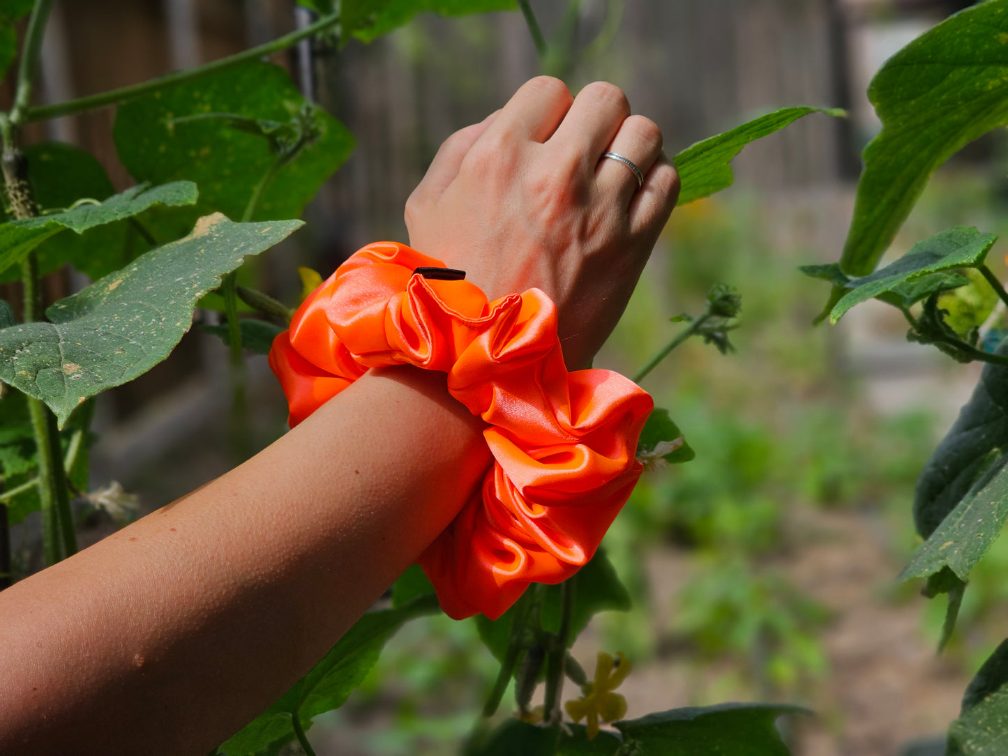 Neon Orange M
